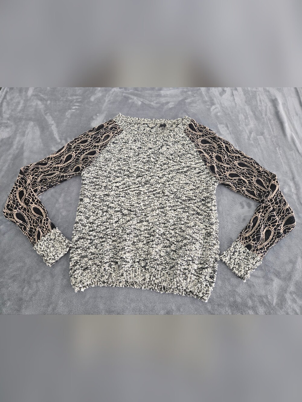 BKE Boutique Chunky Marble Knit Metallic Sweater with Lace Sleeves Size Small